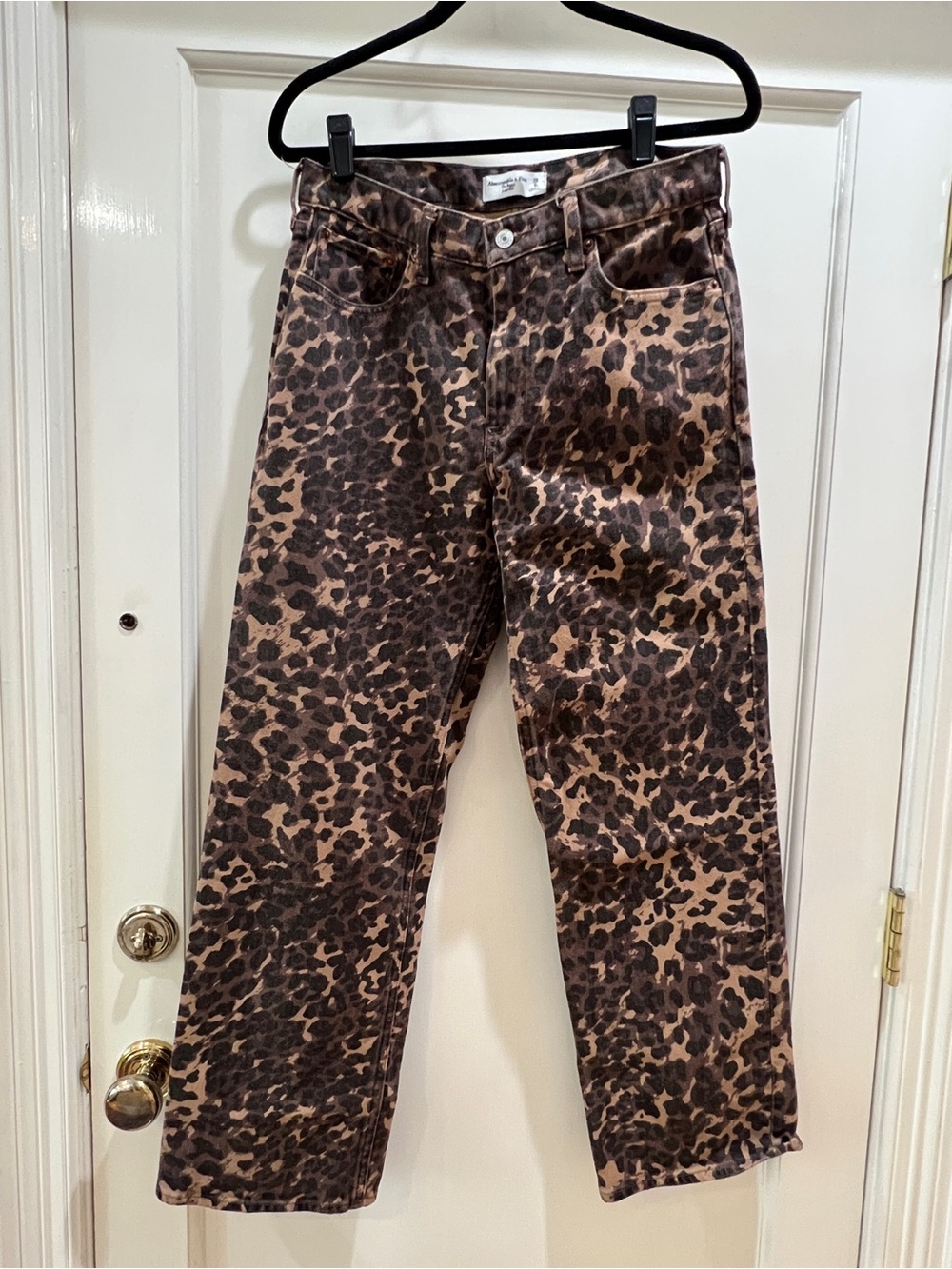 Abercrombie & Fitch Leopard Print Low Rise Baggy Jeans - Picture 8 of 9